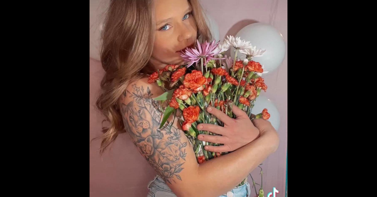 Angela Murphy Instagram and TikTok Influencer Media Kit - ViralMango