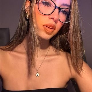 lucianascarlet