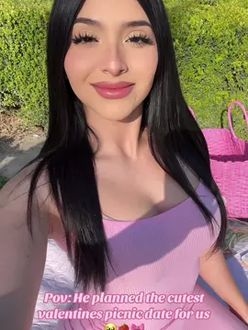 Ayelen Villasenor Instagram and TikTok Influencer Media Kit - ViralMango